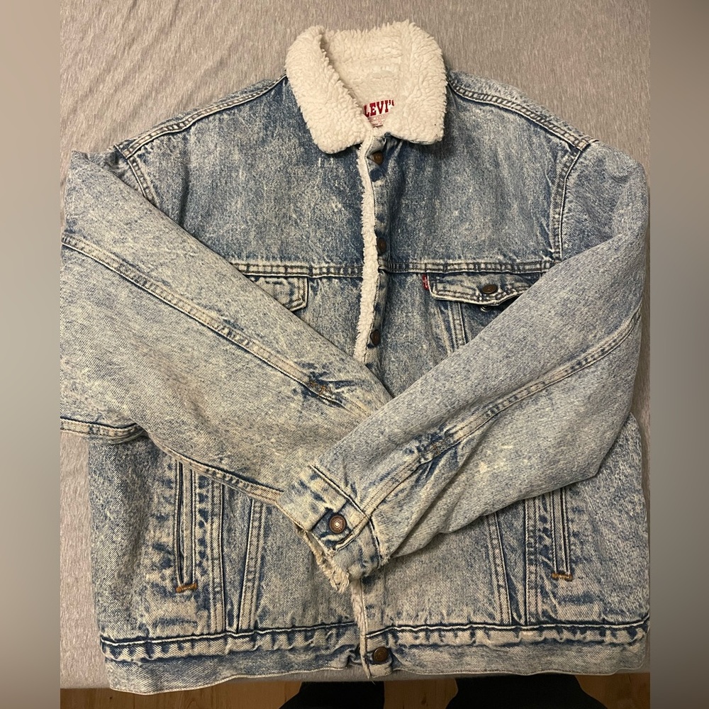VINTAGE Levi’s jean Sherpa-lined jacket